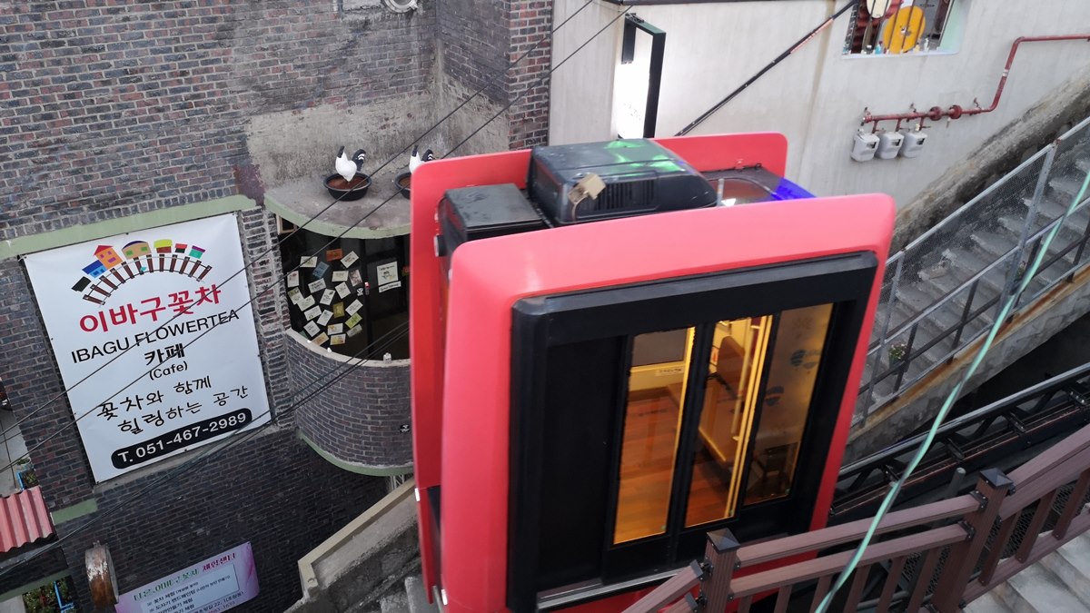 垂直「單軌纜車」好嗨！釜山168石階，私藏景點不漏勾