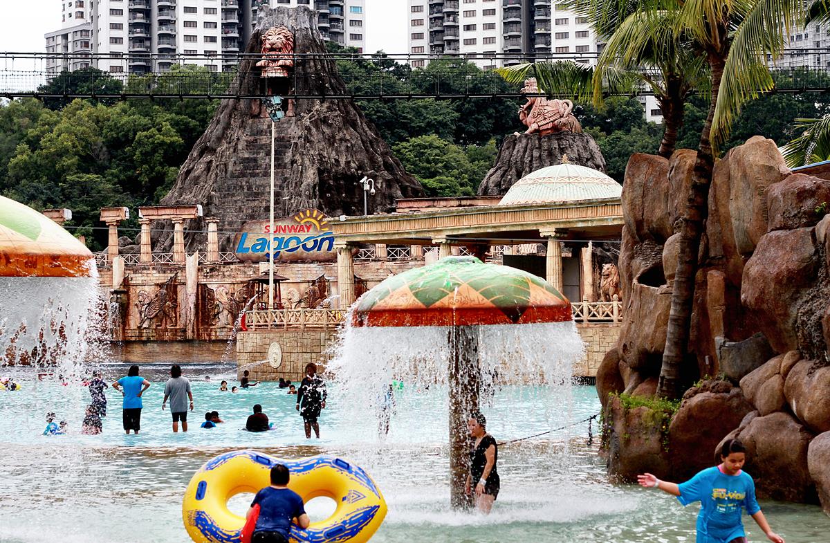 暑假玩水去！亞洲5大「最夯水上樂園」水上雲霄飛車、全球最大人造沙灘