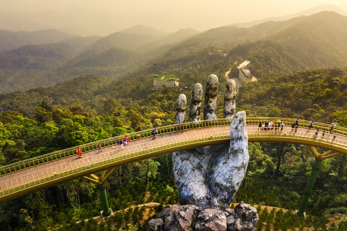 巴拿山佛手橋超壯觀!越南峴港必去景點巴拿山太陽世界金橋、纜車、法國城堡 | 糯米星球Jamie部落格