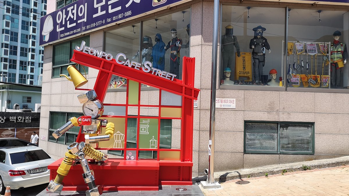 復古老爺車＋英式電話亭！釜山「咖啡一條街」這間新開店好威