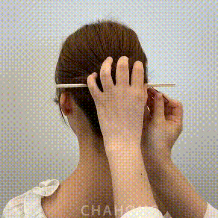 用「一根筷子」就能綁出美美低丸子頭！超簡單不照鏡子也會綁