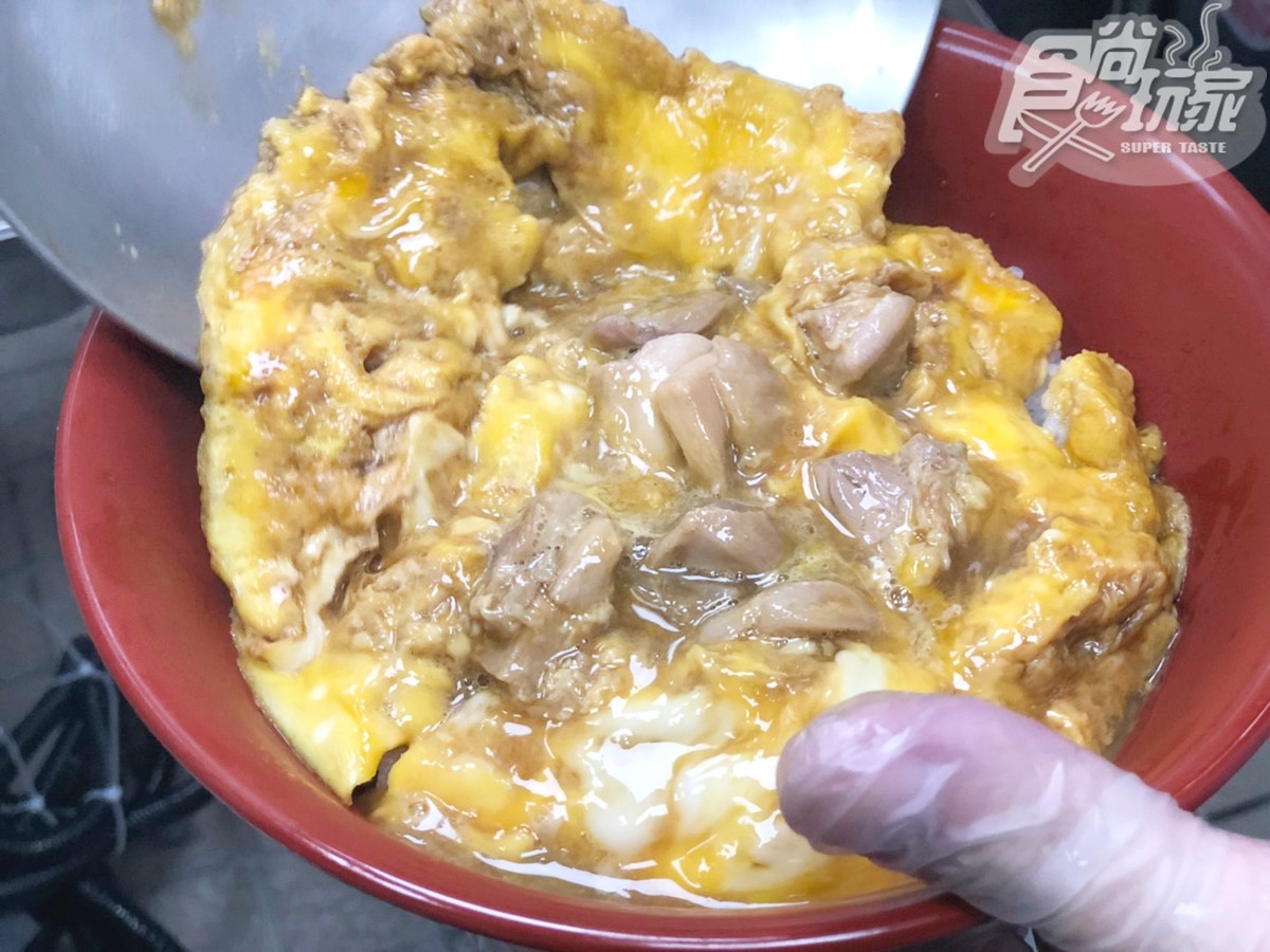 雞肉控最愛！名古屋人氣「鳥開」丼飯來台，首3日送「親子丼兌換券」