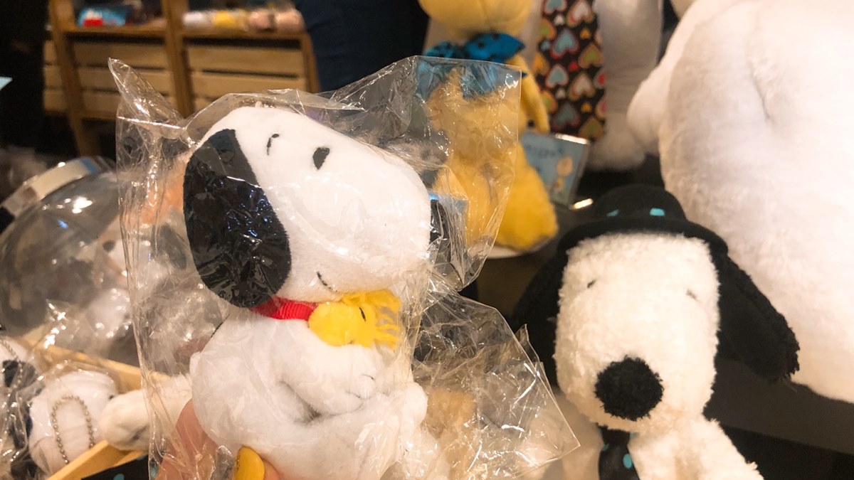 燒到來不及剁手！「史努比」快閃店在台北，限定黑白版玩偶必收