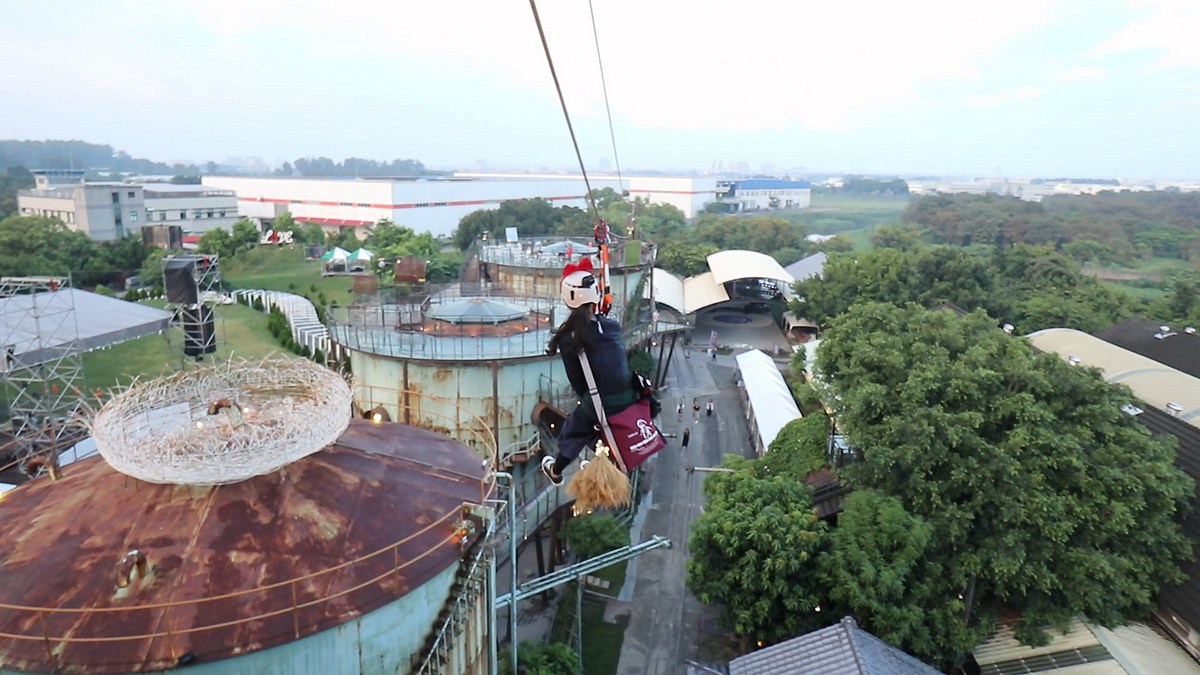 台南新玩法！20公尺高飛天掃帚來了，暑假必玩真實版魔女宅急便、哈利波特