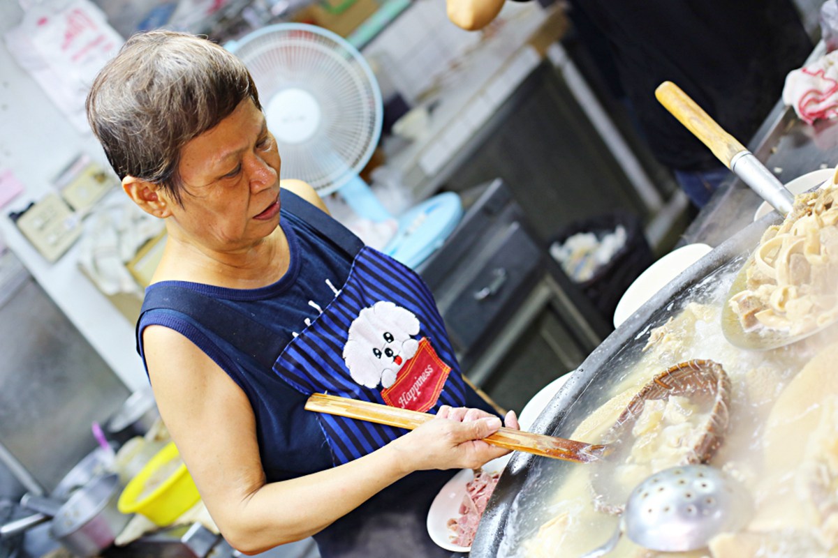 台南人也愛的嘉義市場美食！「溫體牛雜湯」四代老店，續湯免費
