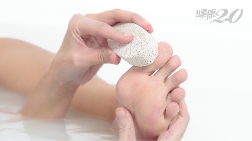 磨腳皮 敷足膜讓雙腳美美的 足部去角質 做錯了傷皮膚 健康2 0