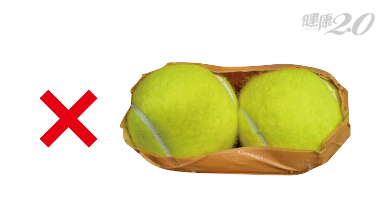 2顆網球自製「滾筒按摩器」 大範圍痠痛也能一次解決