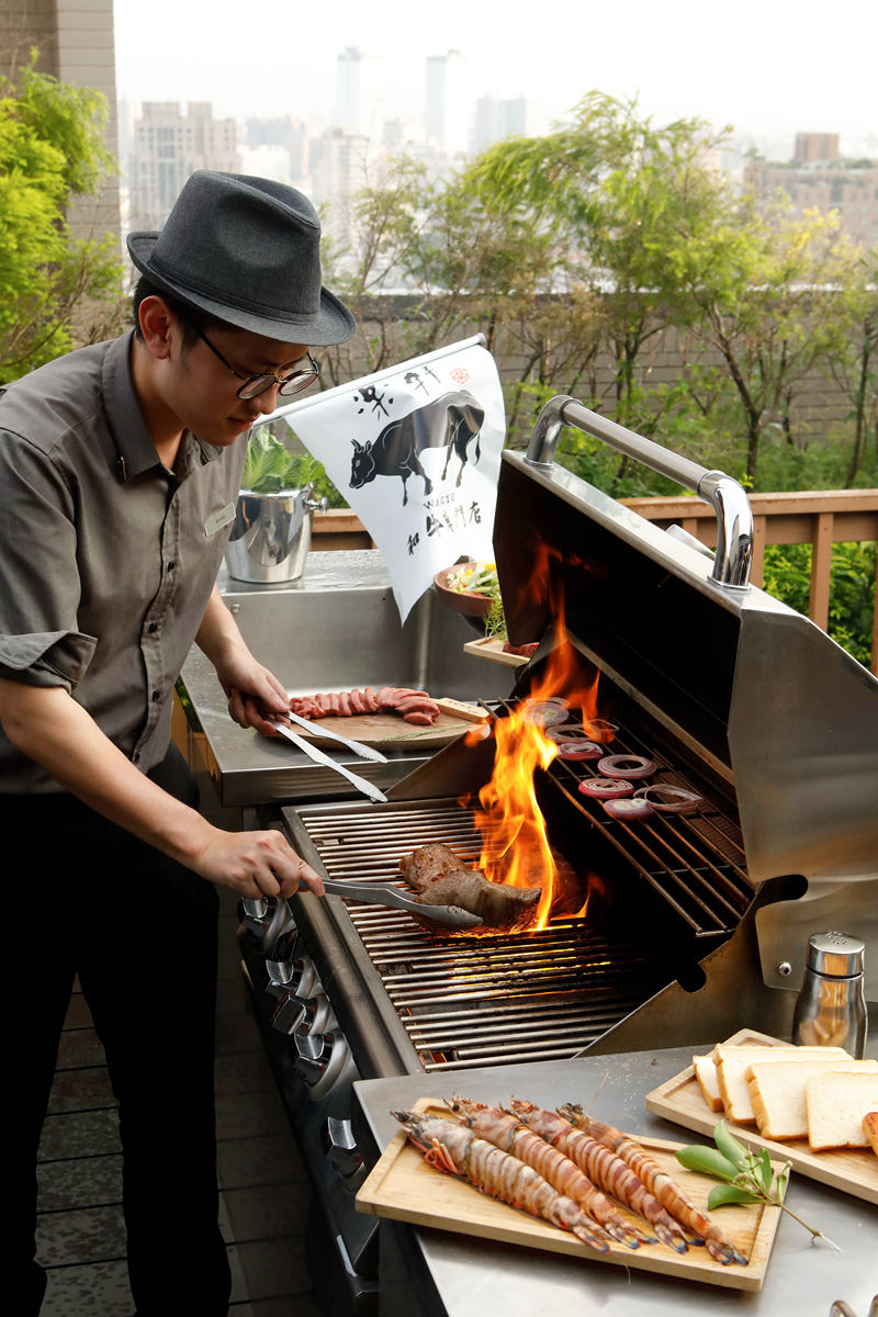 今年烤肉節想當貴婦！「燒肉管家」到家幫你烤，張嘴就能吃頂級和牛