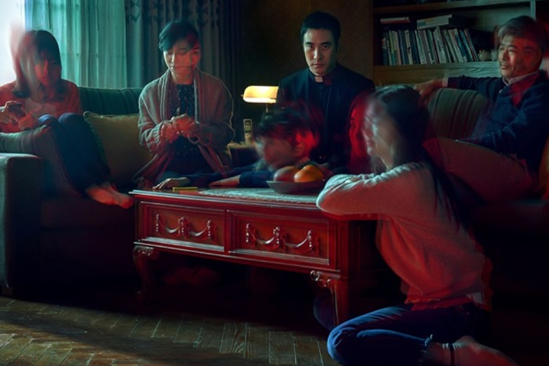 網友怨看完都不敢回家！成東鎰首部恐怖片《變身》，告訴你世上最可怕的是「人類」