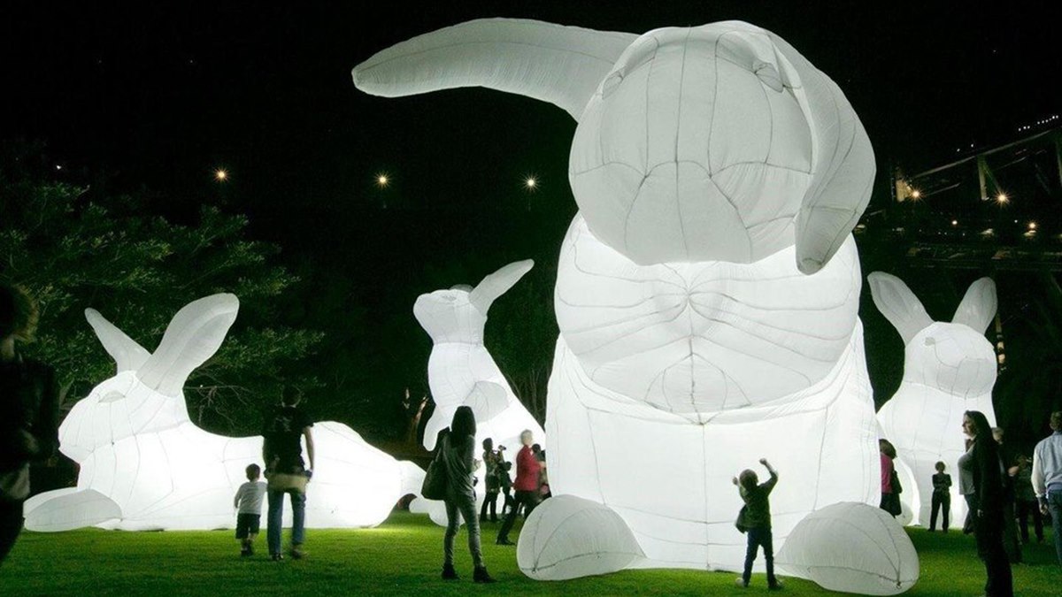 最新IG打卡點快筆記！一夜限定7公尺巨型白兔，亮相「2019白晝之夜」