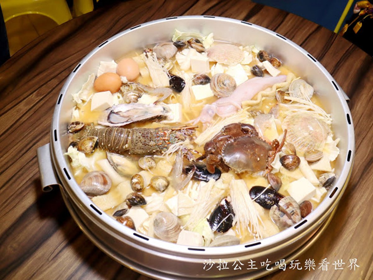 【新開店】肉品買一送一！首爾超人氣蒸籠海鮮鍋登台，大閘蟹、人蔘雞一起入鍋