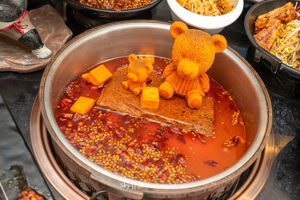 反差萌！「麻辣牛油小熊鍋」每日限2鍋，必點跳筋牛蛙、火冒腦花、駝峰肉