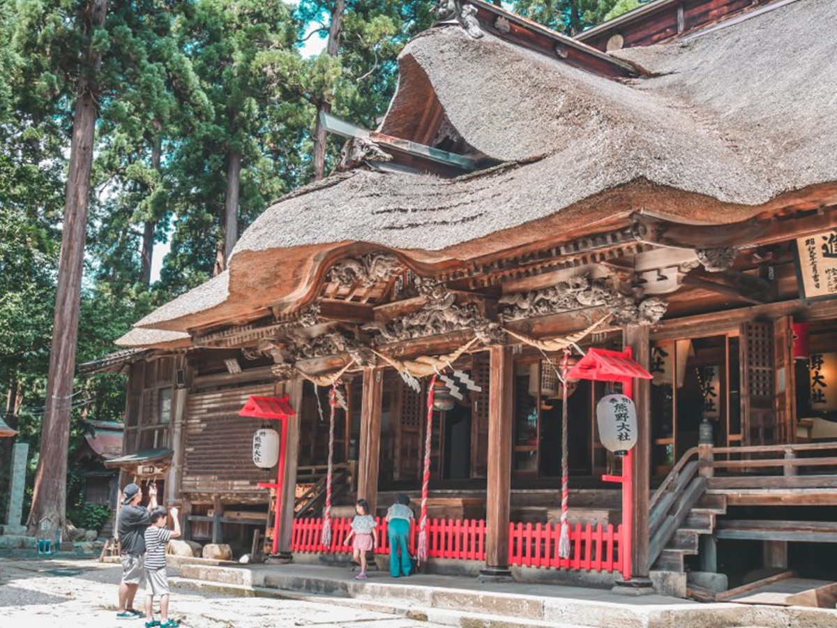 日本最新打卡點都在這！龍貓樹、空氣神社、冰藍水母牆，順遊《神隱》湯屋