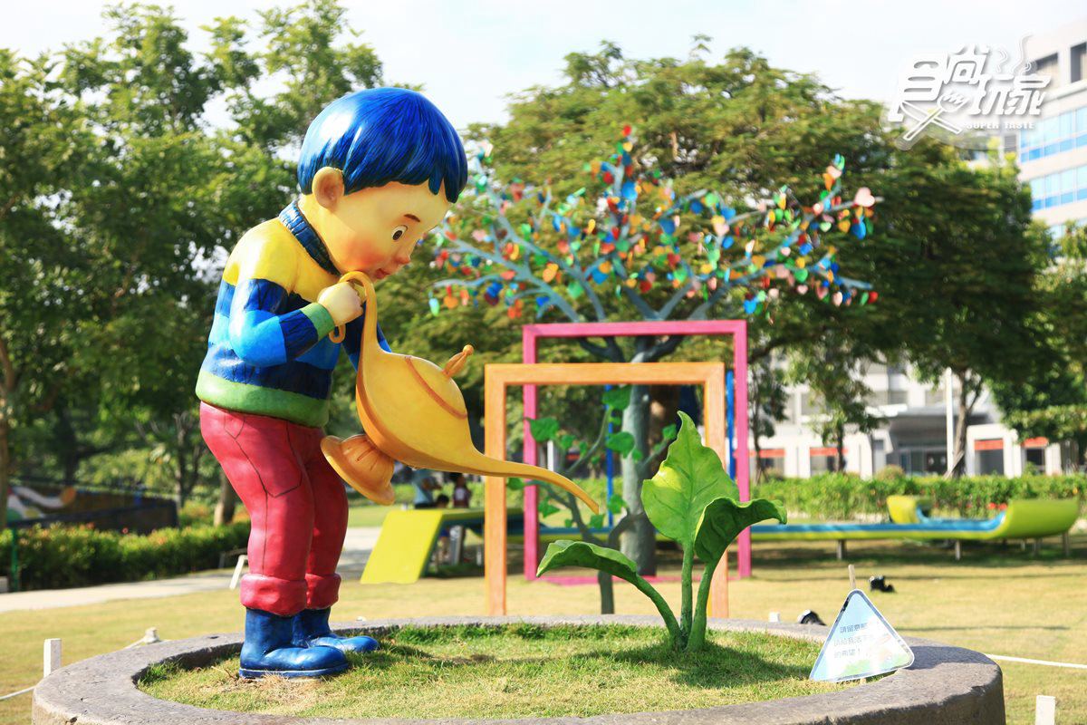 遛小孩也能當網美！北中南13座超吸睛公園造景，必拍飛天掃把、熊超人、沉睡動物