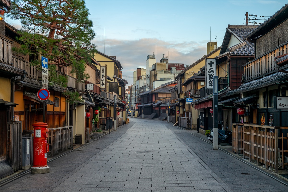 打卡前要先問 京都花見小路祭重罰 即日起 未經許可拍照 直接噴1萬 食尚玩家