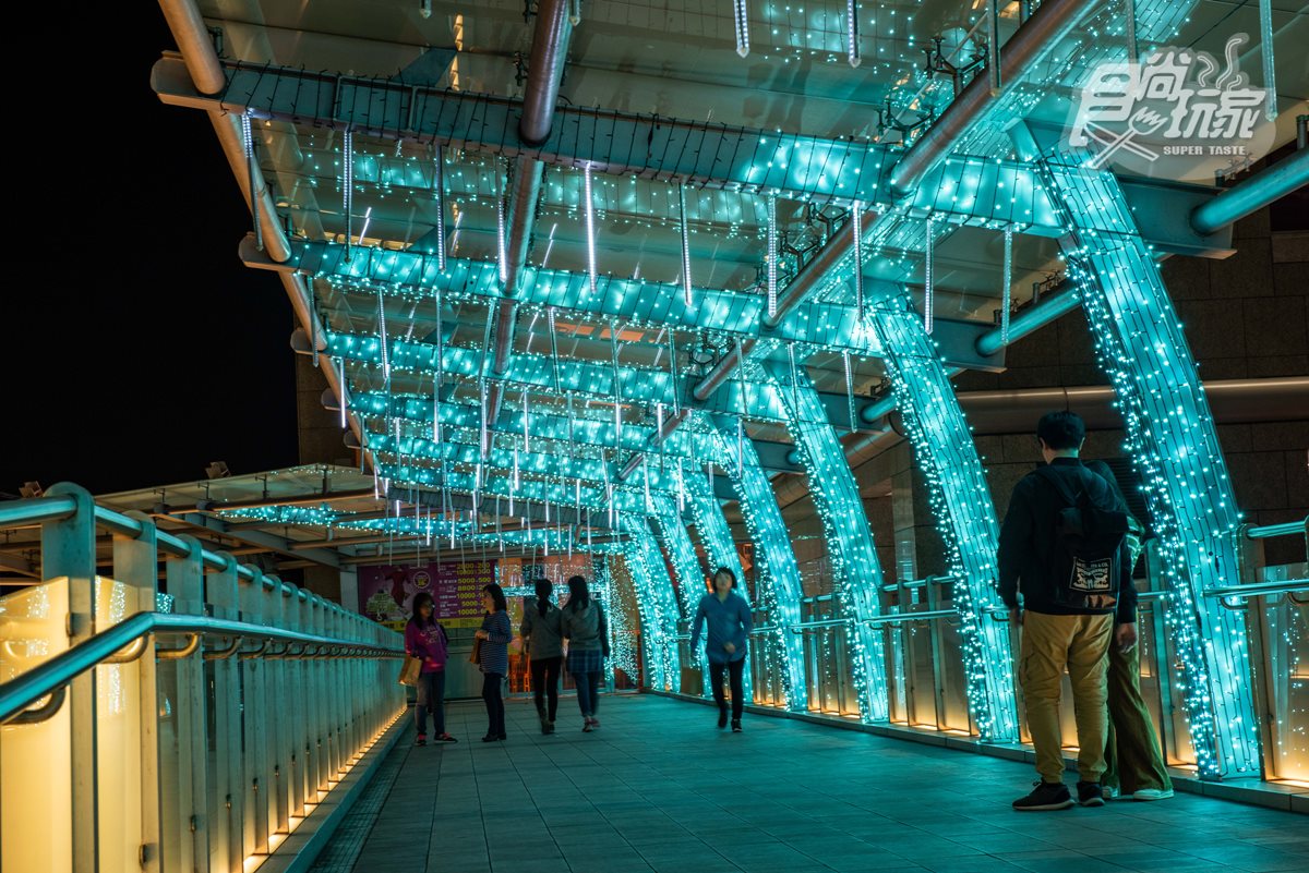 新北耶誕「8座夢幻天橋」你蒐集到幾個？最美是紫色蒲公英光廊