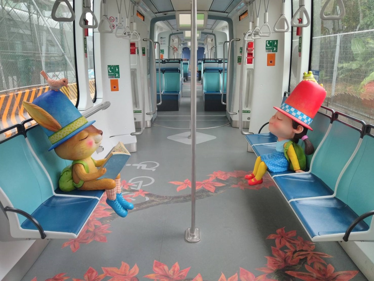 全球首台「幾米列車」發車！淡海輕軌變身3個可愛主題，主角娃娃就坐你旁邊