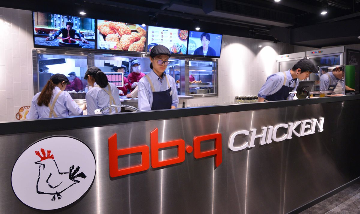【新開店】嗑韓式炸雞了！韓劇鬼怪最愛「bb.q CHICKEN餐廳」登台，50道韓食每道都想試