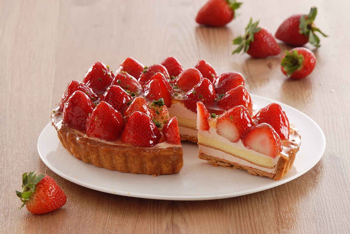 這盤「草莓珠寶」可以吃！美拍系粉紅甜點：紅心蛋糕捲、大理石起司磚、紅寶石派