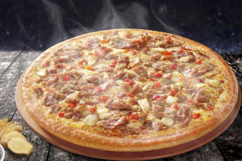 比臭豆腐更驚？「麻油赤肉披薩」挑戰味覺極限，再慢就吃不到了