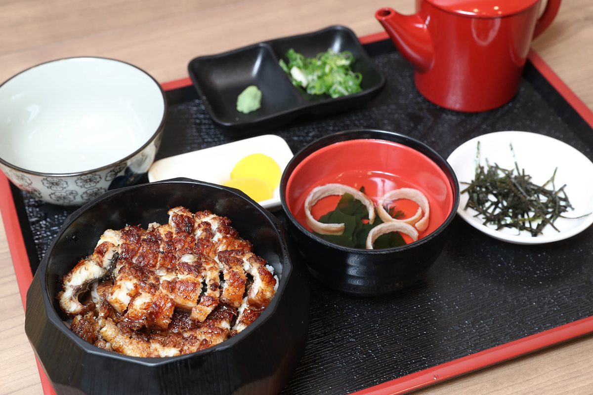 你愛哪一味？北中南6家厲害鰻魚飯：巨無霸握壽司、鰻魚飯4吃、限量霸王丼