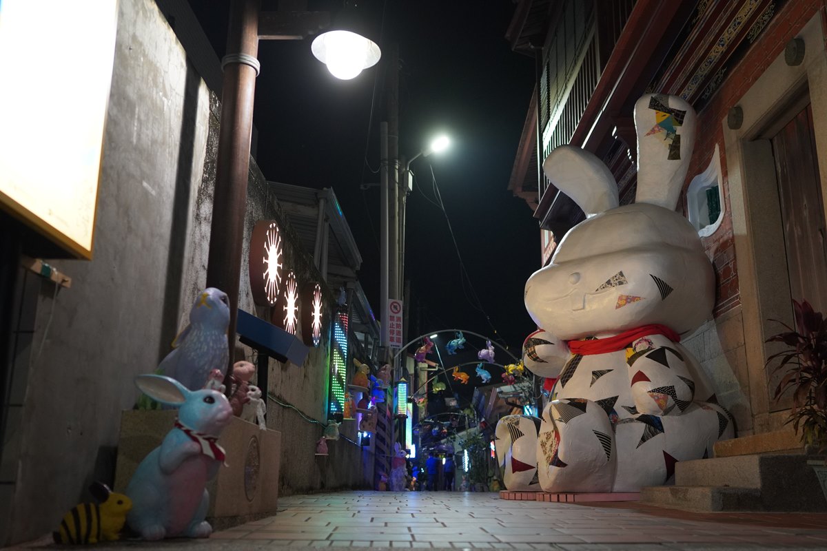 月津港燈節前先玩！150隻萌兔打造台南兔兔巷，鹽水區「月之美術館」開跑