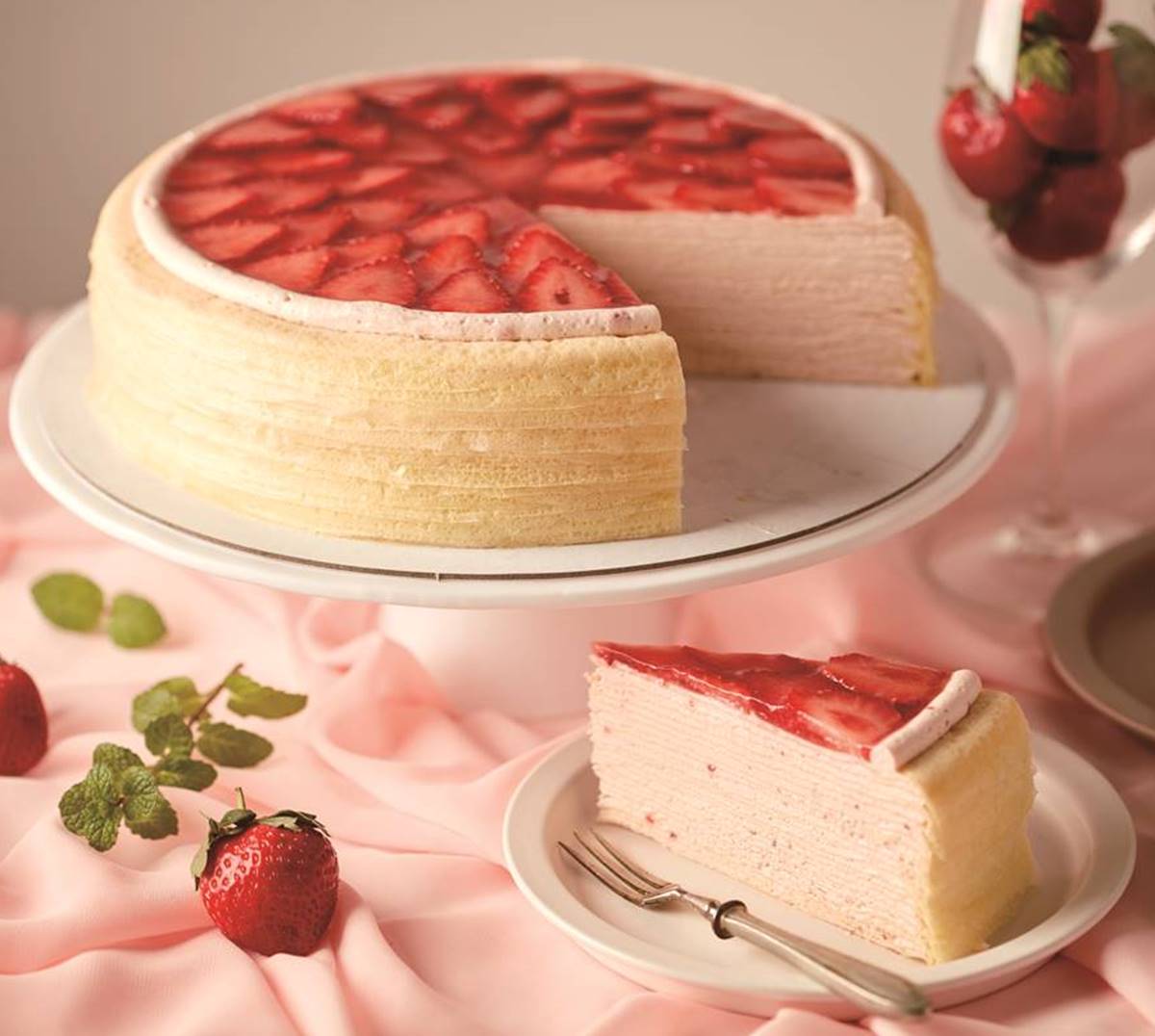 幸福肥可以！Lady M全球獨家「草莓香緹千層蛋糕」+限定「草莓奶昔」