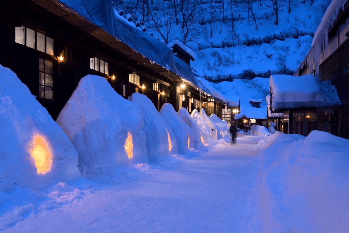 日本銀白祕境「一張車票就到」！搭JR東日本去玩，必訪雪怪樹冰、乳頭溫泉、魚鱗梯田