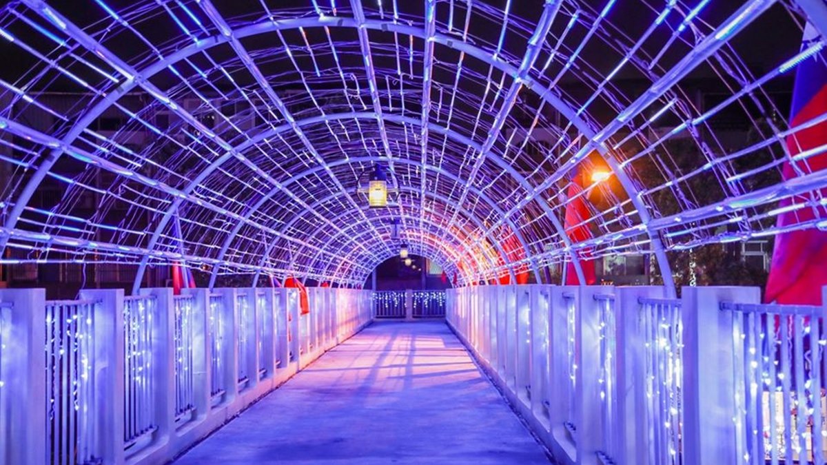 台中最新打卡點！台灣燈會加碼10處「星空隧道」，蒐集絕美天橋囉