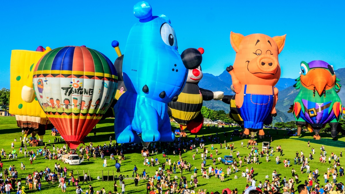 貓奴們衝了啦！2021台東熱氣球嘉年華推出「Hello Kitty熱氣球」，７月起連續37天飛上天