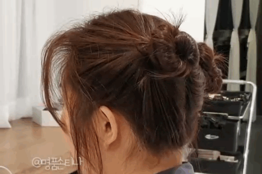 免燙髮只要5分鐘就有波浪捲！韓國髮型師用「1動作」和吹風機就完成