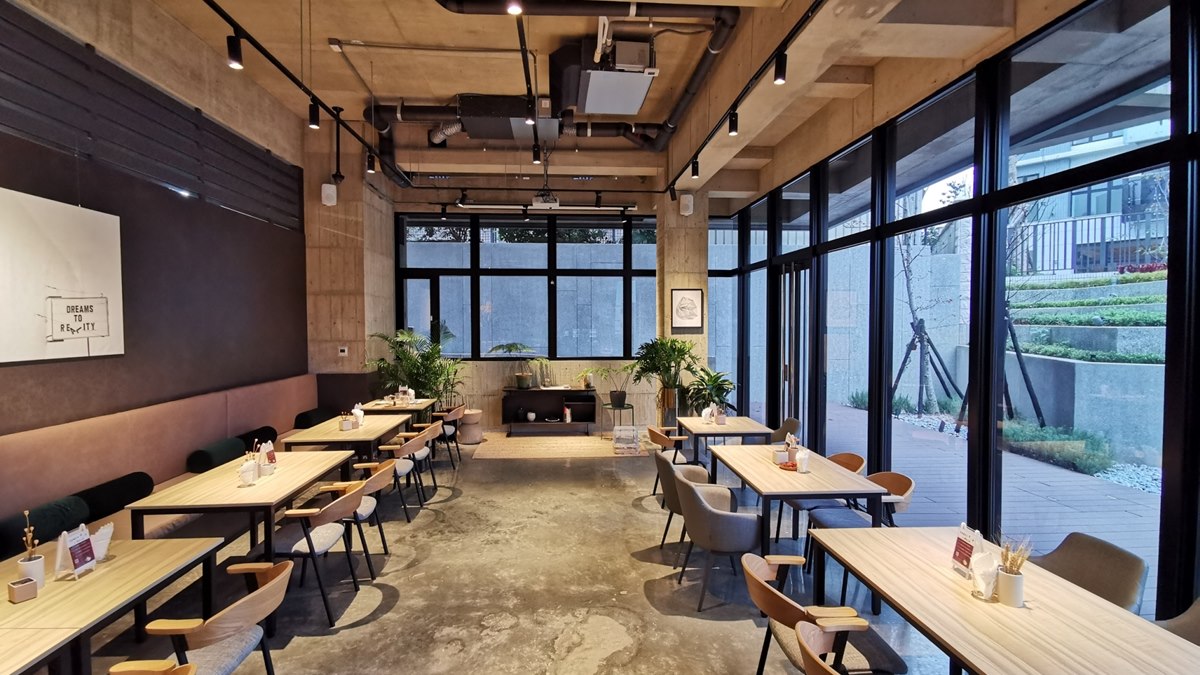 【新開店】最新IG打卡景點！絕美「清水模咖啡館」在台北，必點九州鬆餅