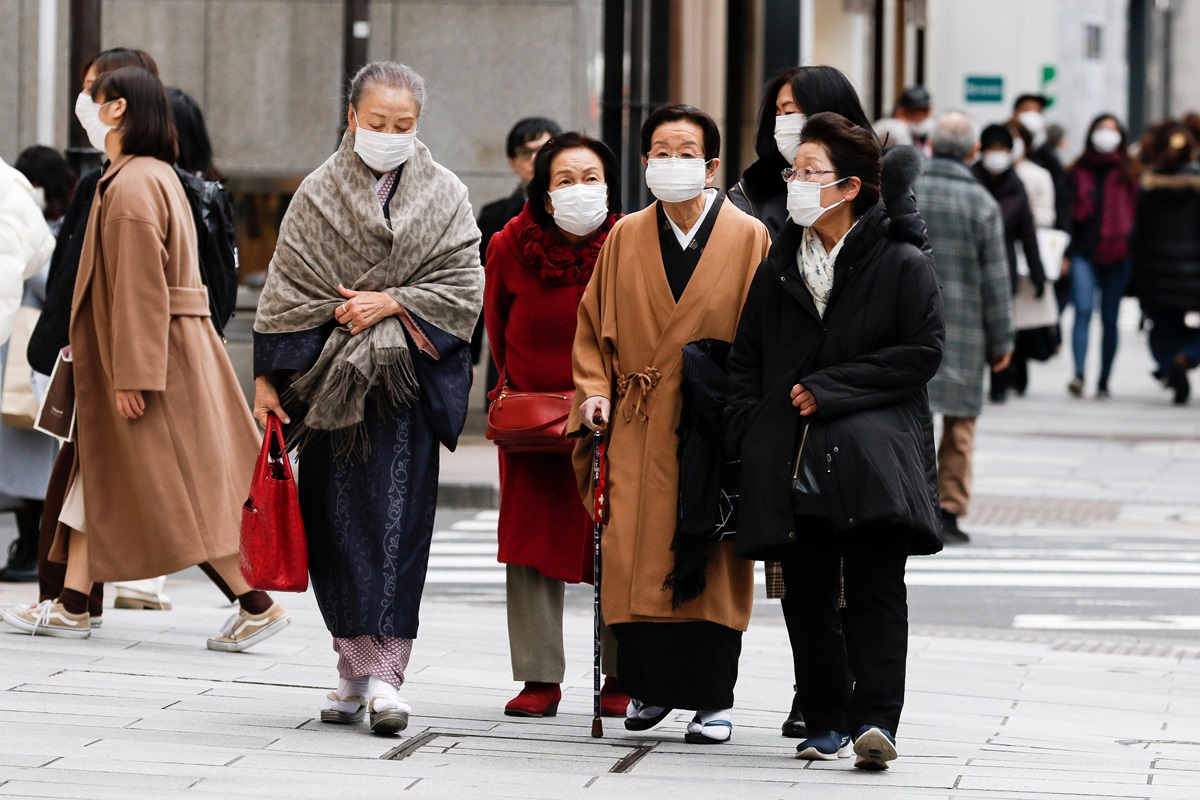 疑爆社區感染+1死者！日本今起「1人中鏢全機禁入」，無發燒咳嗽確診也可強制住院