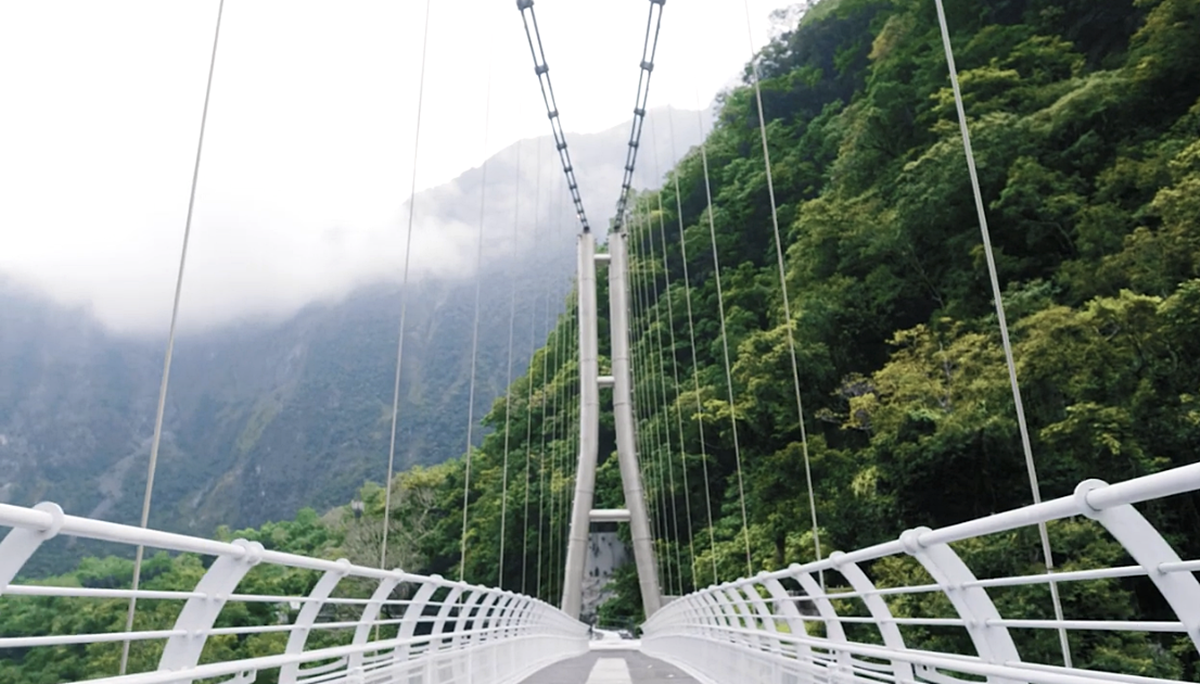 太魯閣最美「山月吊橋」開放日確定！站在「42層樓高空」打卡看峽谷