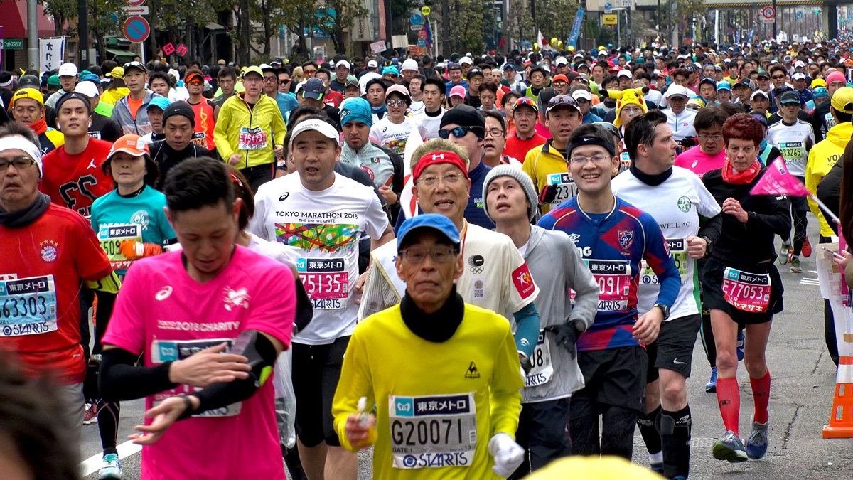 奧運倒數158天...東京馬拉松「取消3萬參賽權」，現場噴酒精發口罩、終點發濕紙巾