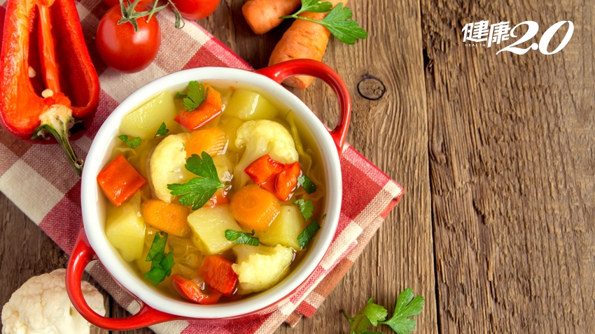 哈佛醫師的防癌祕訣：每天喝蔬菜湯！生機飲食專家教你煮