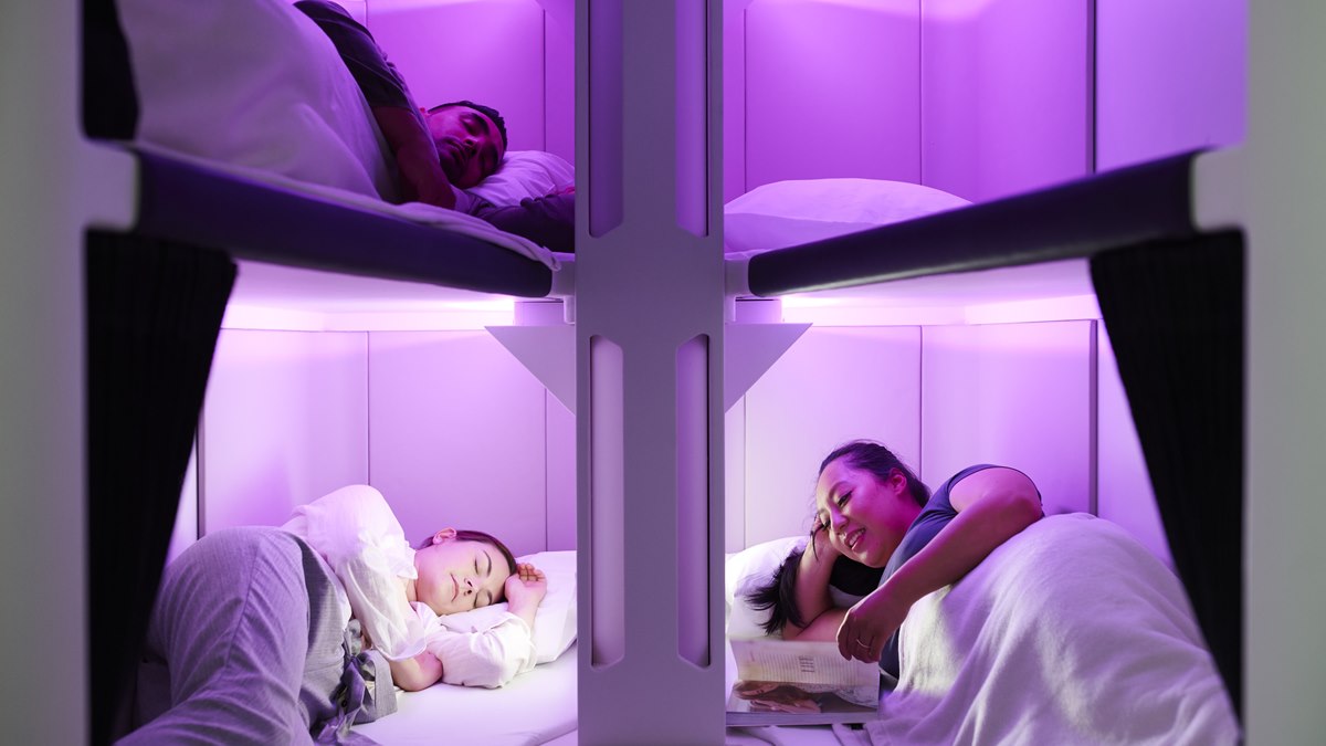 經濟艙也能爽躺！紐西蘭航空把「膠囊旅館」搬上機，還可獨享超私密空間