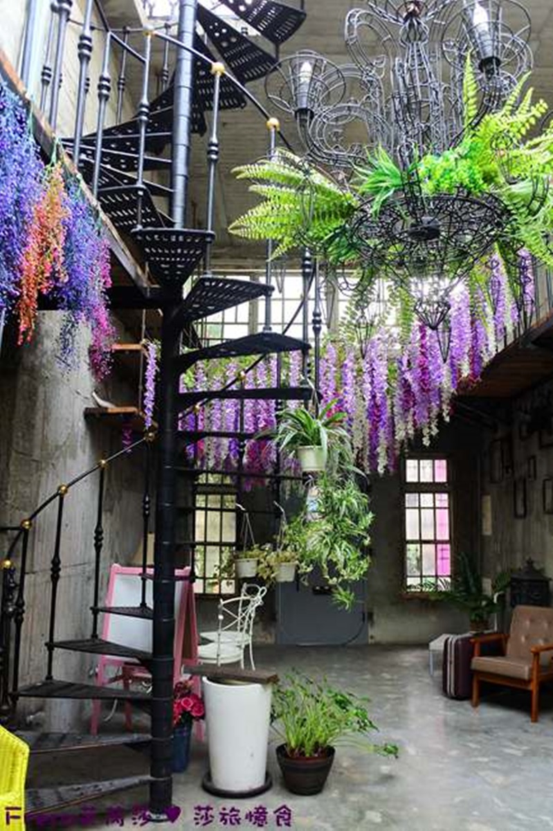 台南百年神農街住一晚！奇幻老宅藏「紫藤花海」，復古窗花、旋轉梯夢回美好時代