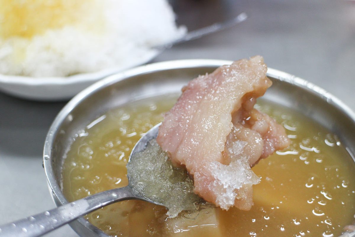 在地人從小吃到大！潮州6攤人氣古早味：冷熱冰、紅吱吱炒粄條、50年草茶