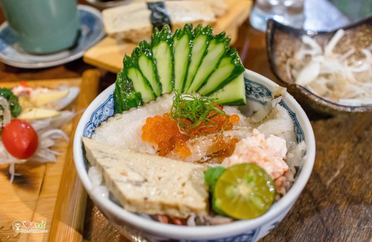 料比飯多！高雄7家澎派系丼飯：奶香鮭魚肚、北海道大干貝、水波蛋牛五花