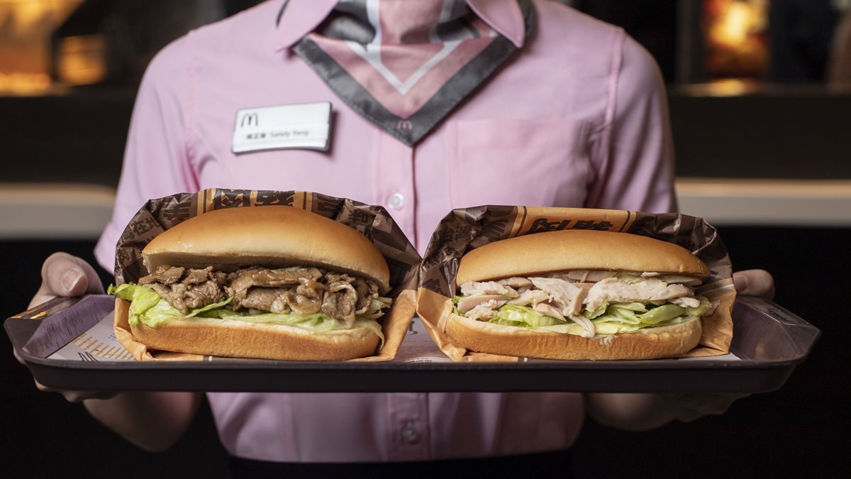 打卡6,000個免費吃！麥當勞推2款「長堡系列」，首推薑燒豬肉口味