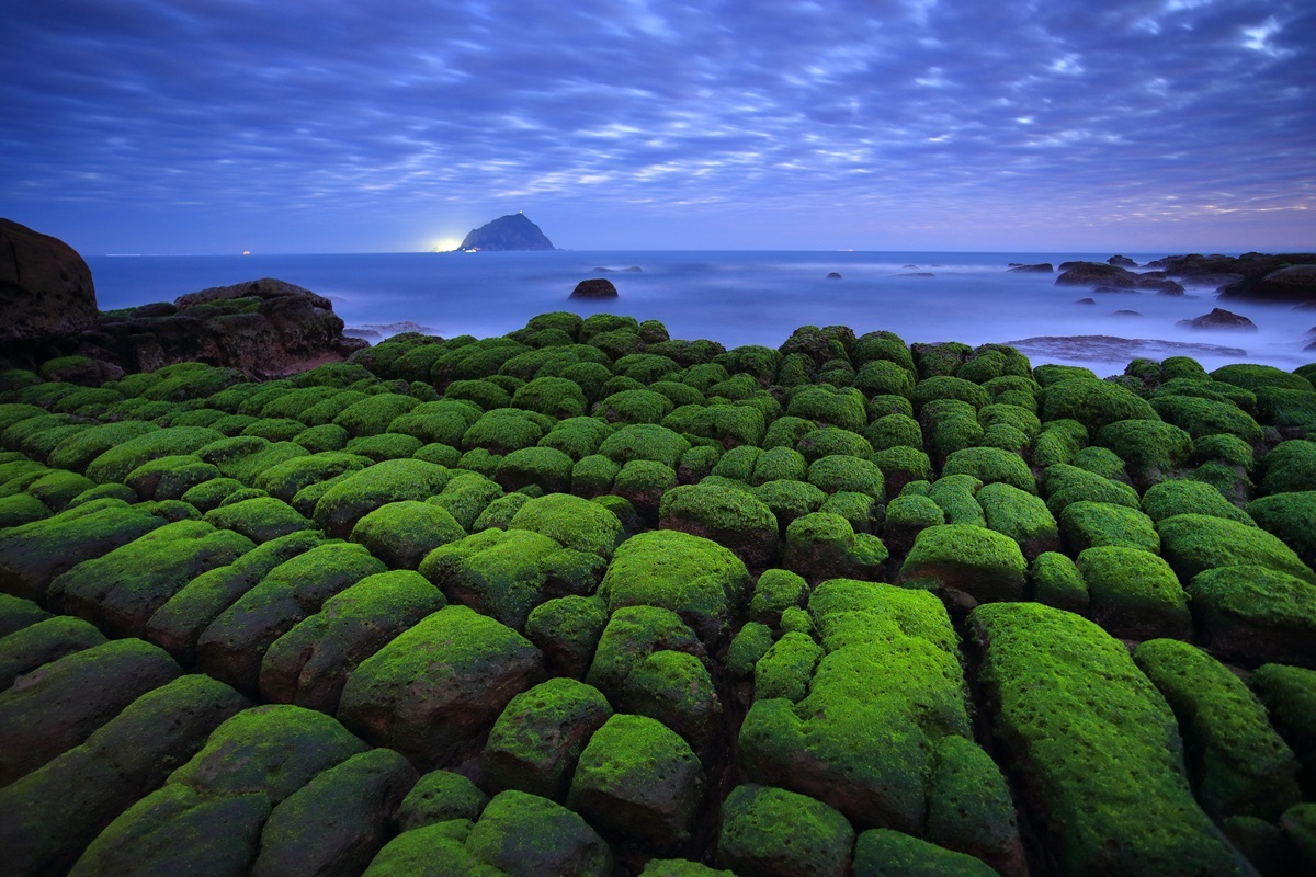 全球最美日出！台灣超級祕境「阿拉寶灣」要開放了，全新觀景窗「一秒找到守護岩」