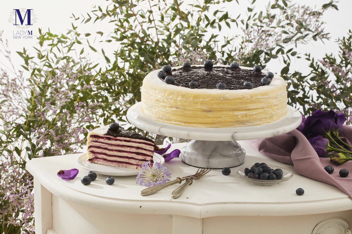 甜點控吃起！LADY M全球新口味「藍莓起司千層蛋糕」，加碼3款全台開賣