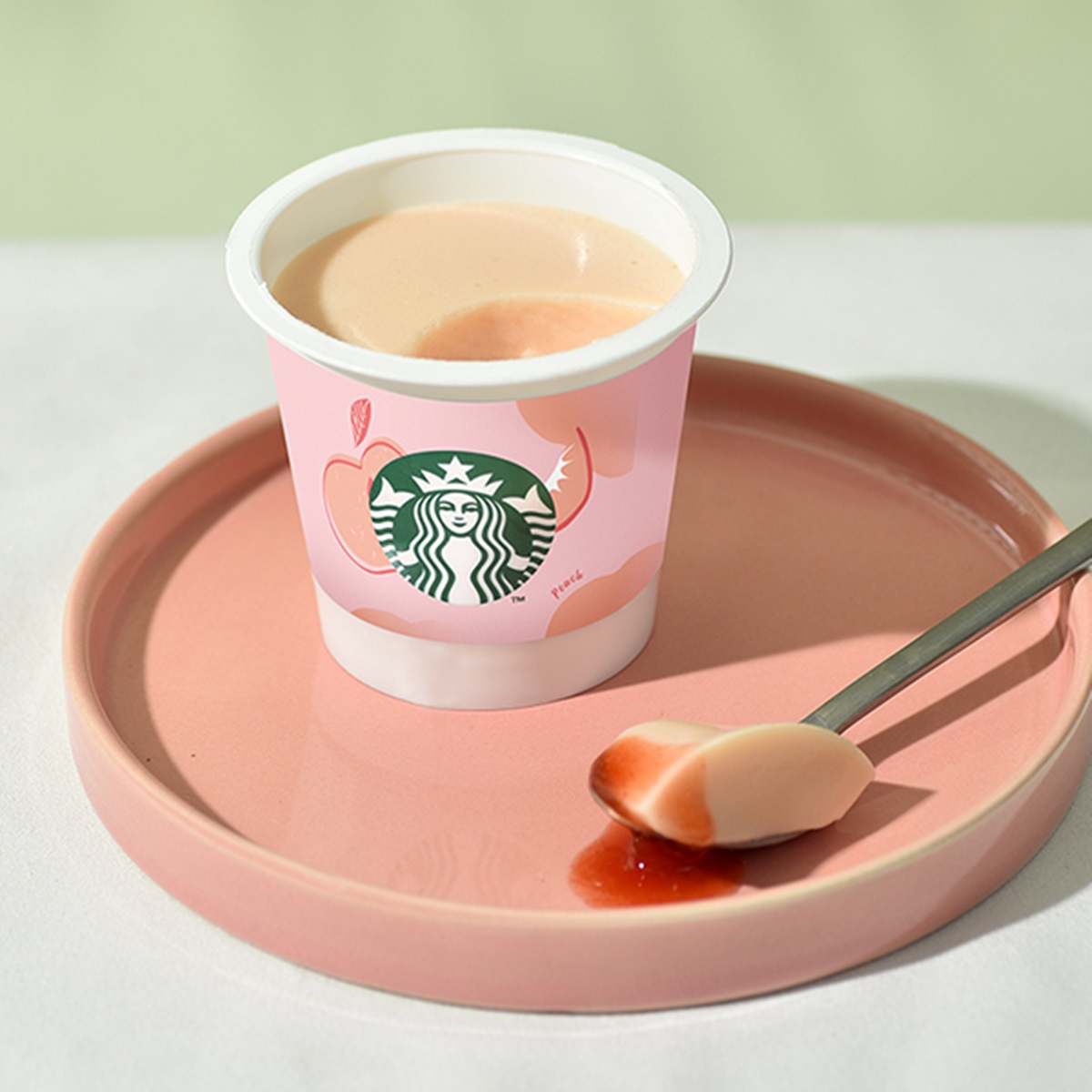 星粉必衝3款「星冰茶」這時喝！超美粉紅色「水蜜桃布丁」，想當網美快去搶
