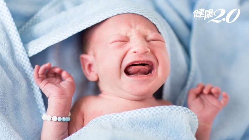 心痛！女嬰異常哭鬧、剛出生就住加護病房 竟是媽媽做這事害到她