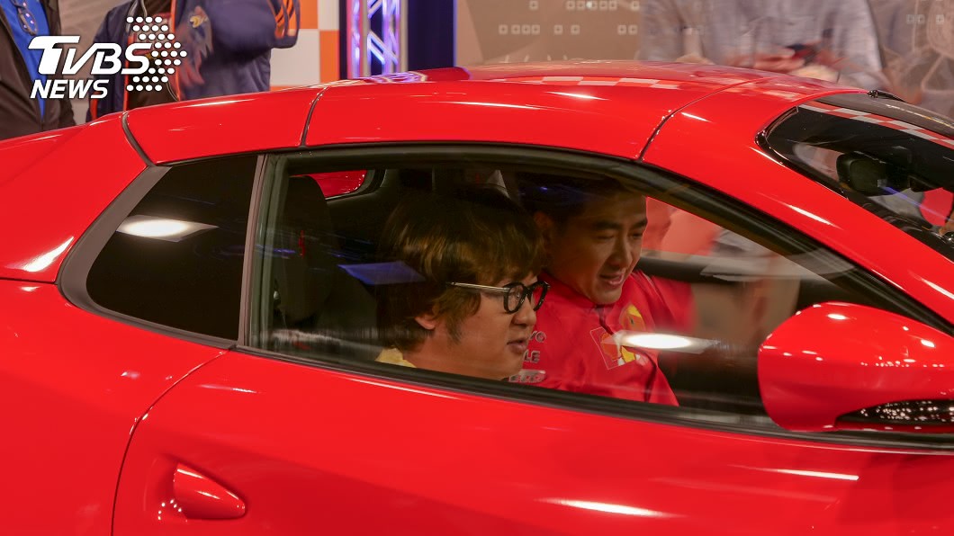 藝人納豆表示Ferrari 365 GTS4是自己的夢想。
