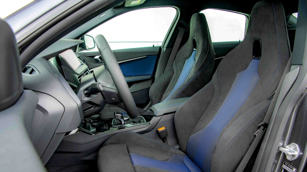218i M Sport限量版與M235i xDrive兩款車型標配M款跑車化座椅。(圖片來源/ 汎德)