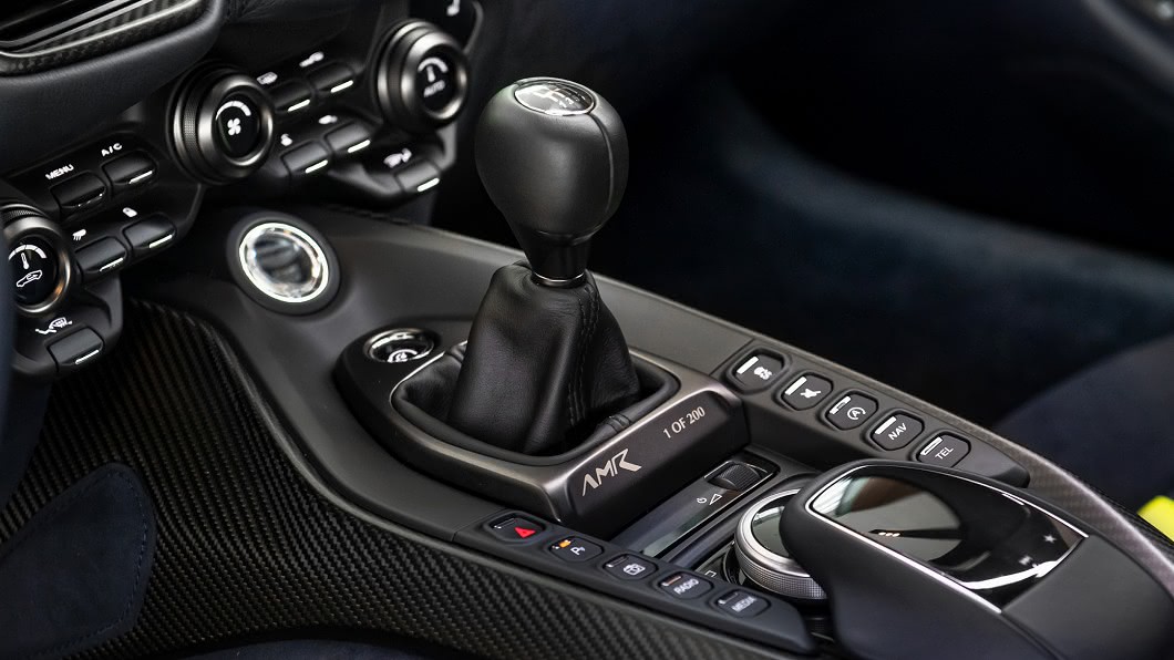 Aston Martin堅持推出手排車型，提供熱血玩家純粹的駕馭樂趣。(圖片來源/ 永三汽車)