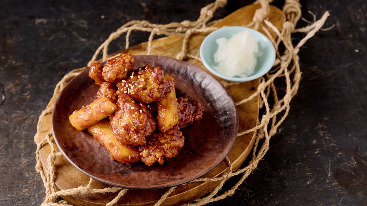 「靠媽」免費吃！12隻南美白蝦、韓式炸雞年糕都送，再抽馬卡龍綠小烤箱