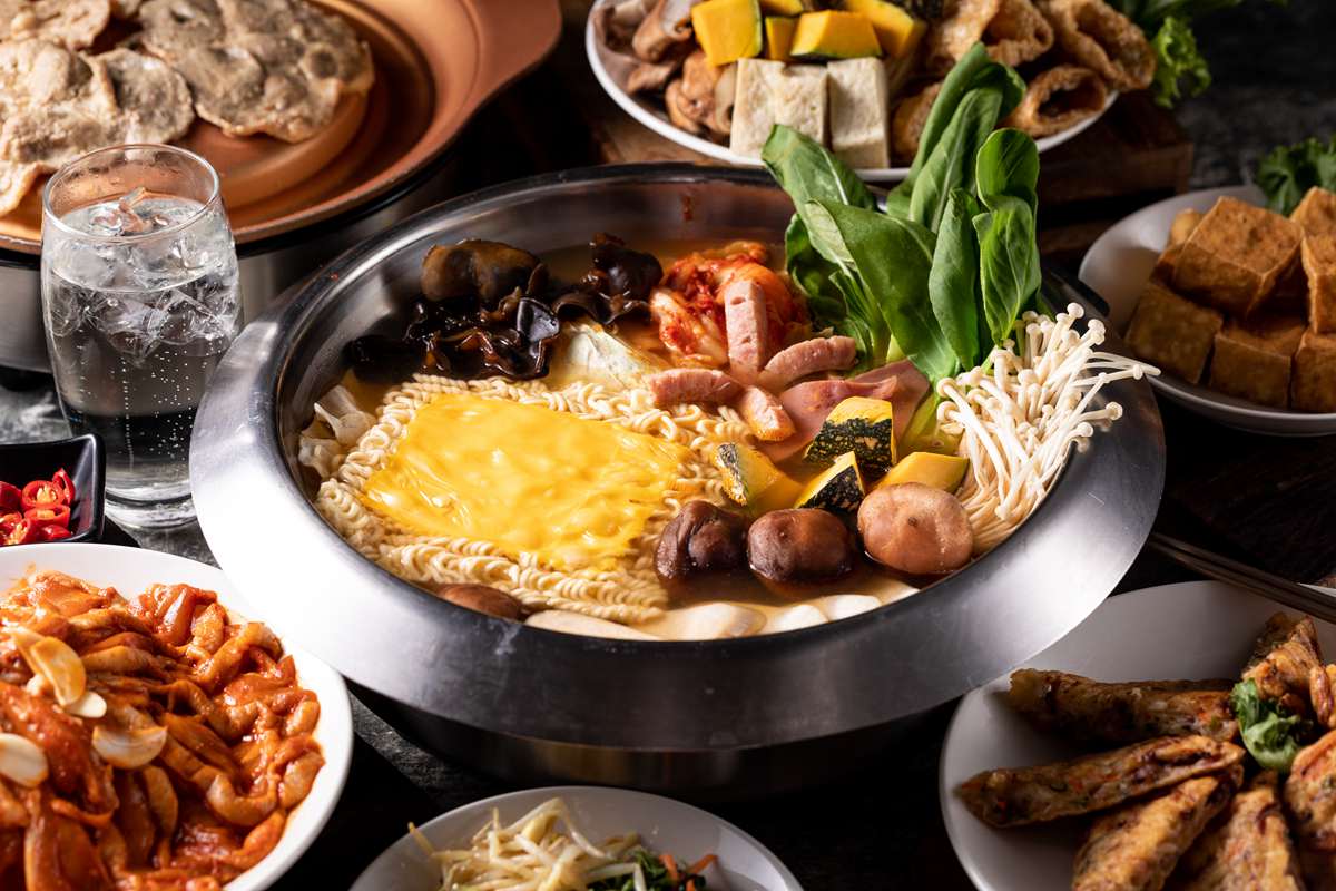 「靠媽」免費吃！12隻南美白蝦、韓式炸雞年糕都送，再抽馬卡龍綠小烤箱